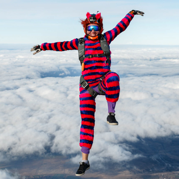 Marta Molińska podczas skoku ze spadochronem w Sky Camp Halloween Boogie